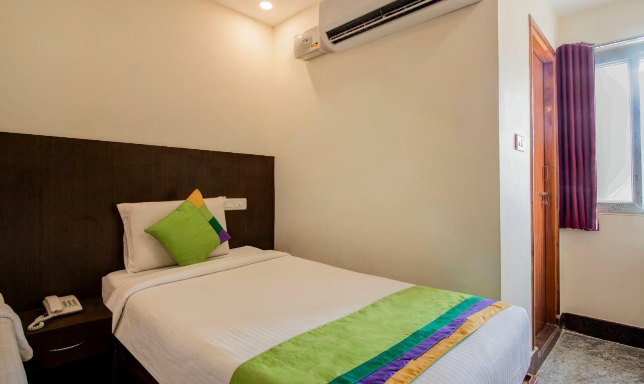 Treebo Sls Grand Hotell Tirupati Exteriör bild
