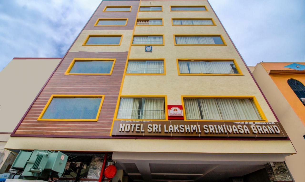Treebo Sls Grand Hotell Tirupati Exteriör bild